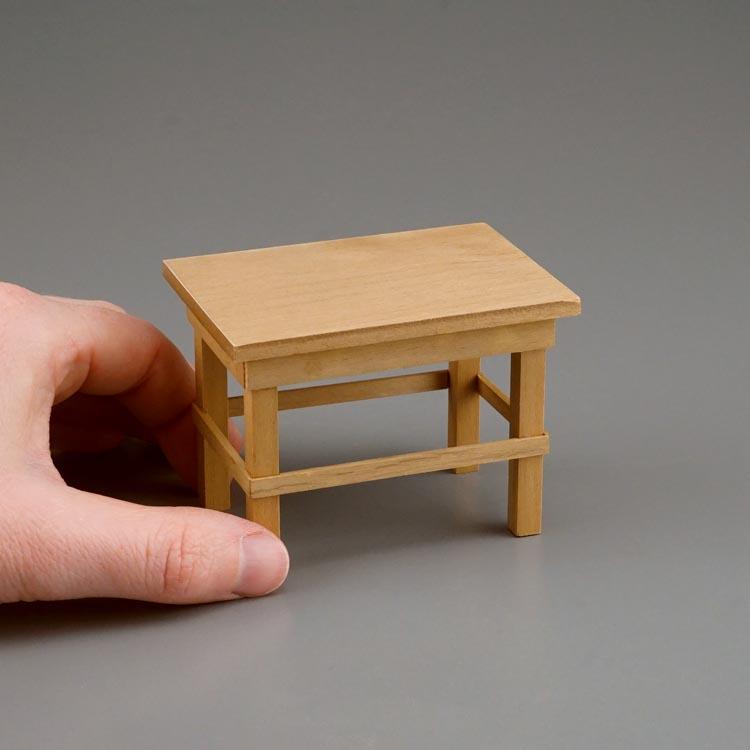 Arbeitstisch aus Holz
