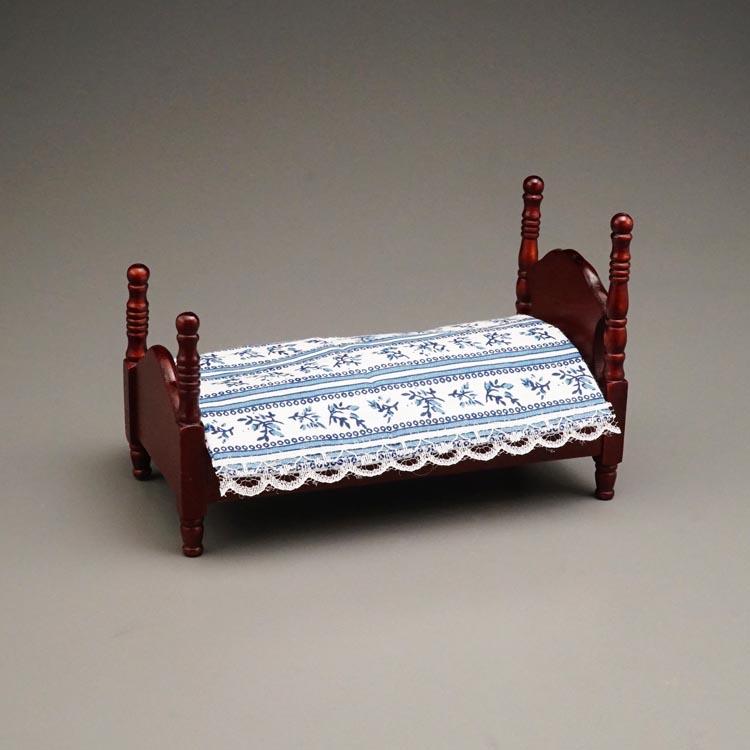 Einzelbett mit Blauer Decke