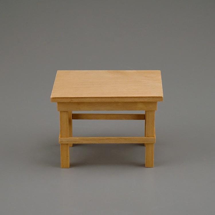 Arbeitstisch aus Holz