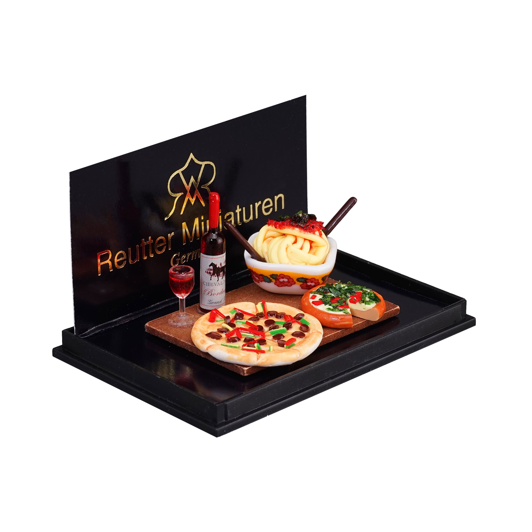 Pizzabrett mit Pasta, Wein und Pizzabrot