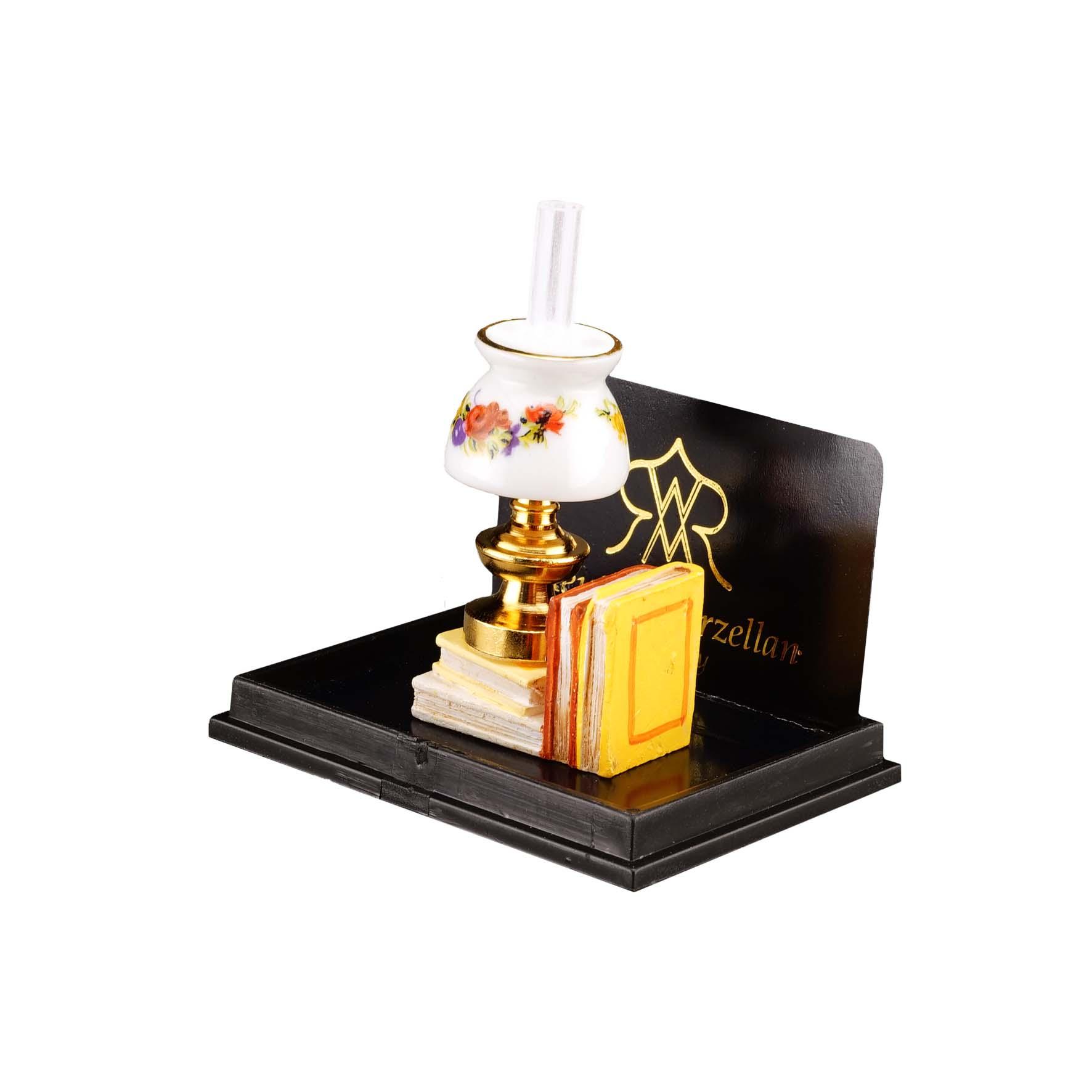 Petroleumlampe mit Büchern - Blumendekor
