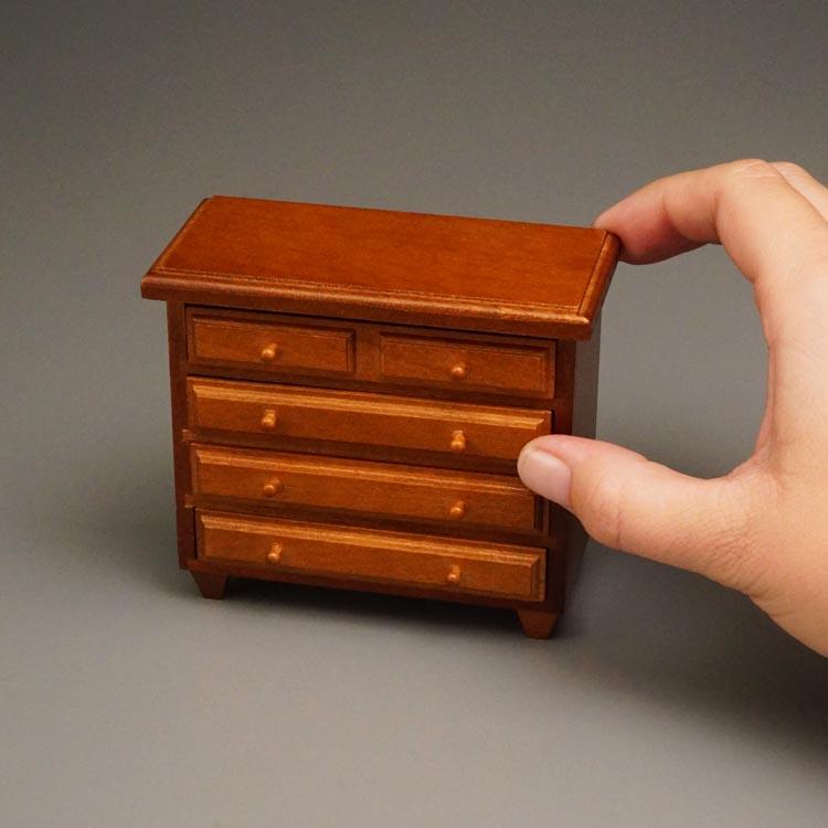 Kommode aus Holz