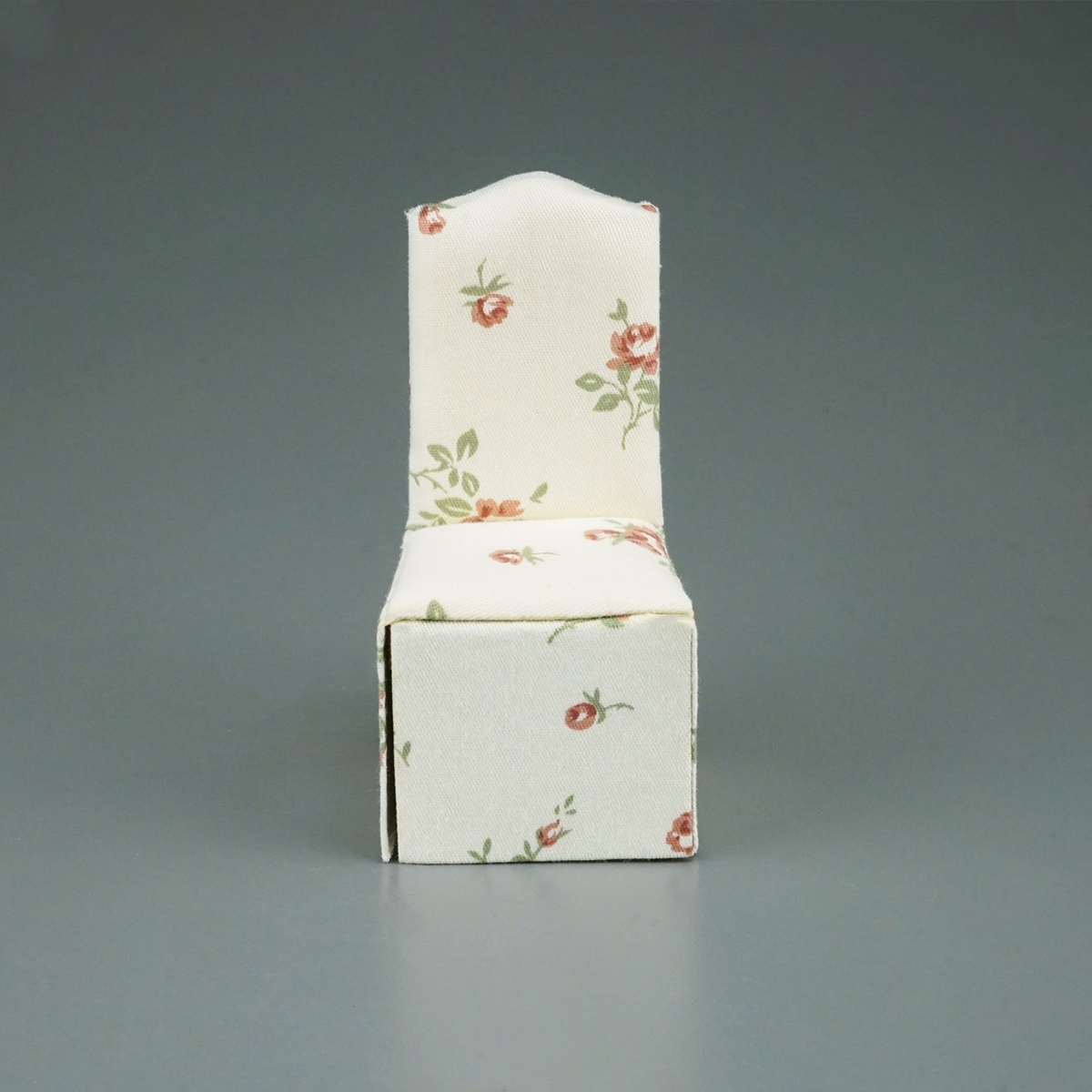 Stuhl mit Husse - große Rosen