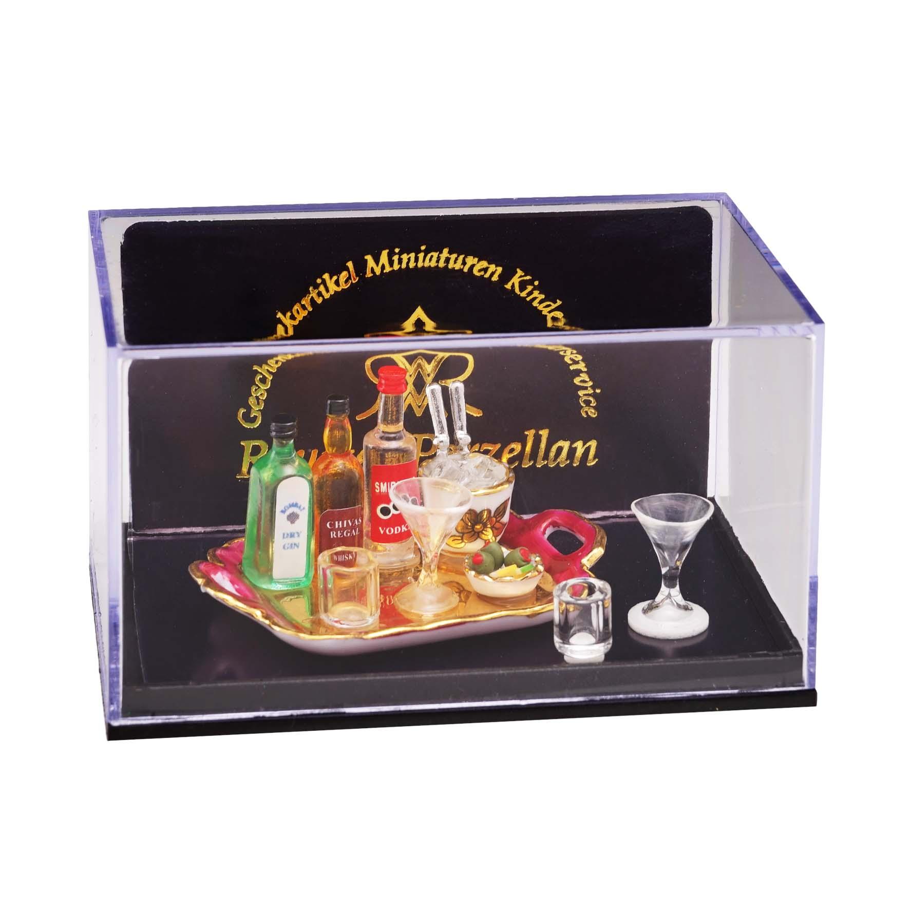 Aperitivset mit Spirituosen, Eis und Oliven