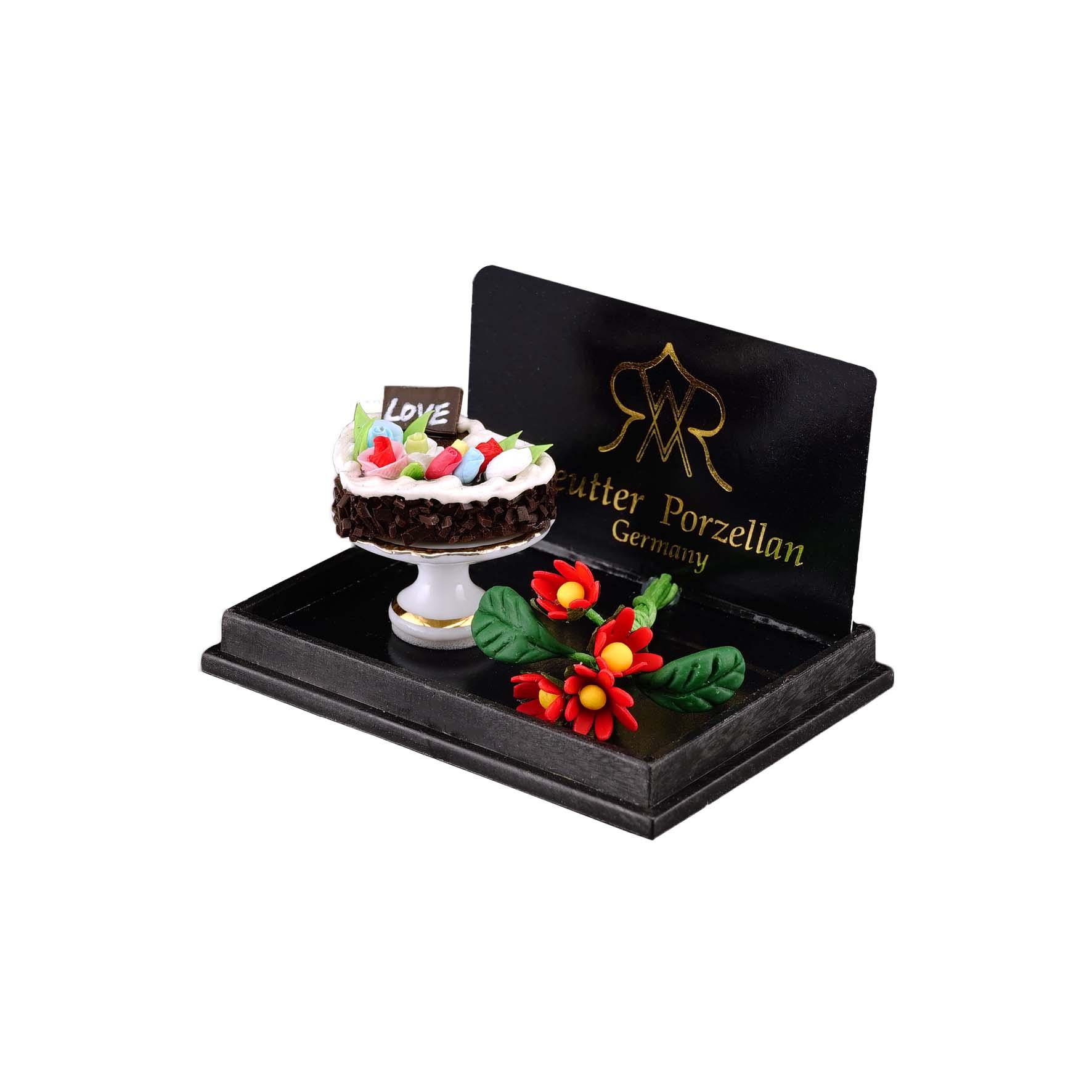 Valentinstag mit Herzkuchen und Blumen