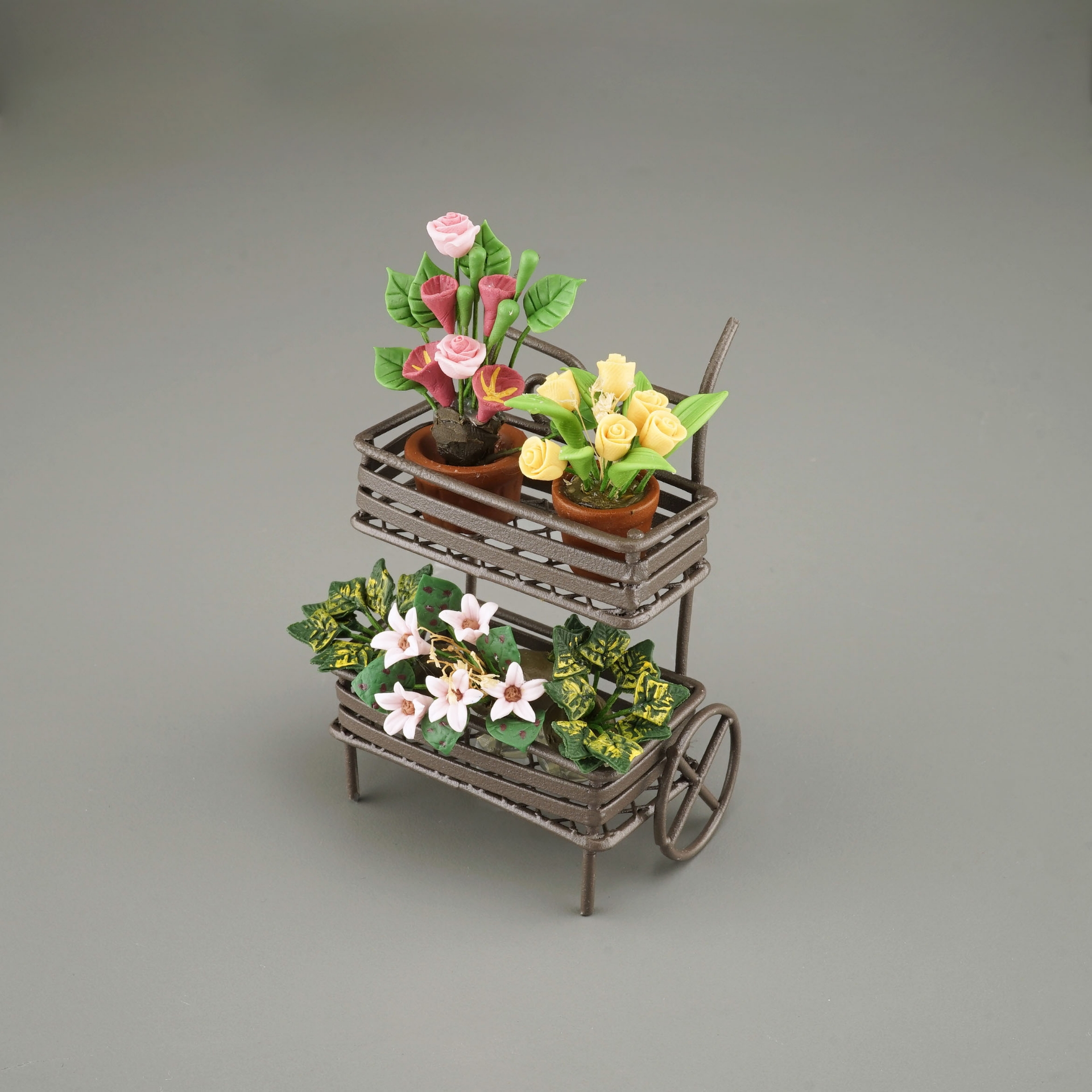 Metall Blumenwagen - mit rosa Blumen und Farn