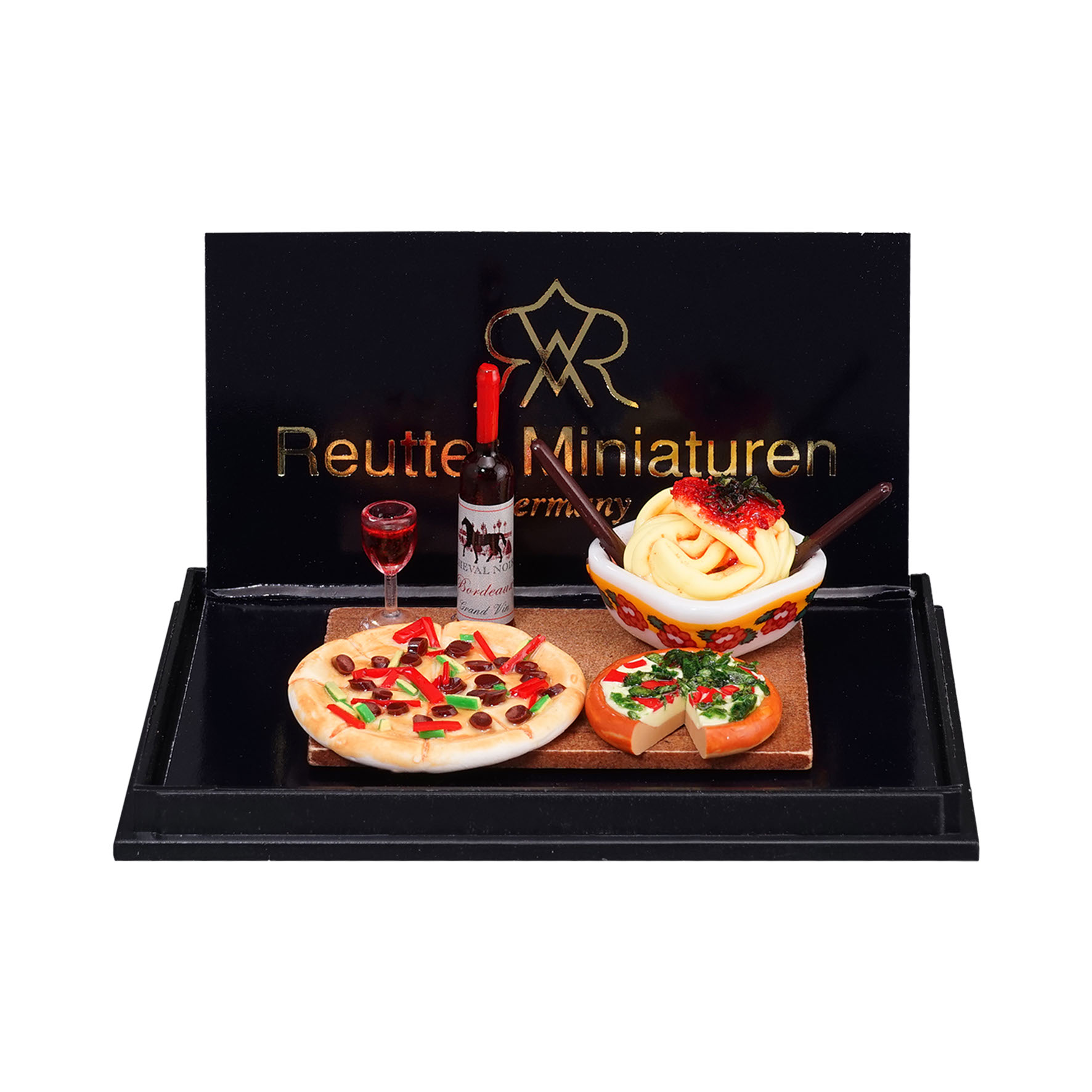 Pizzabrett mit Pasta, Wein und Pizzabrot
