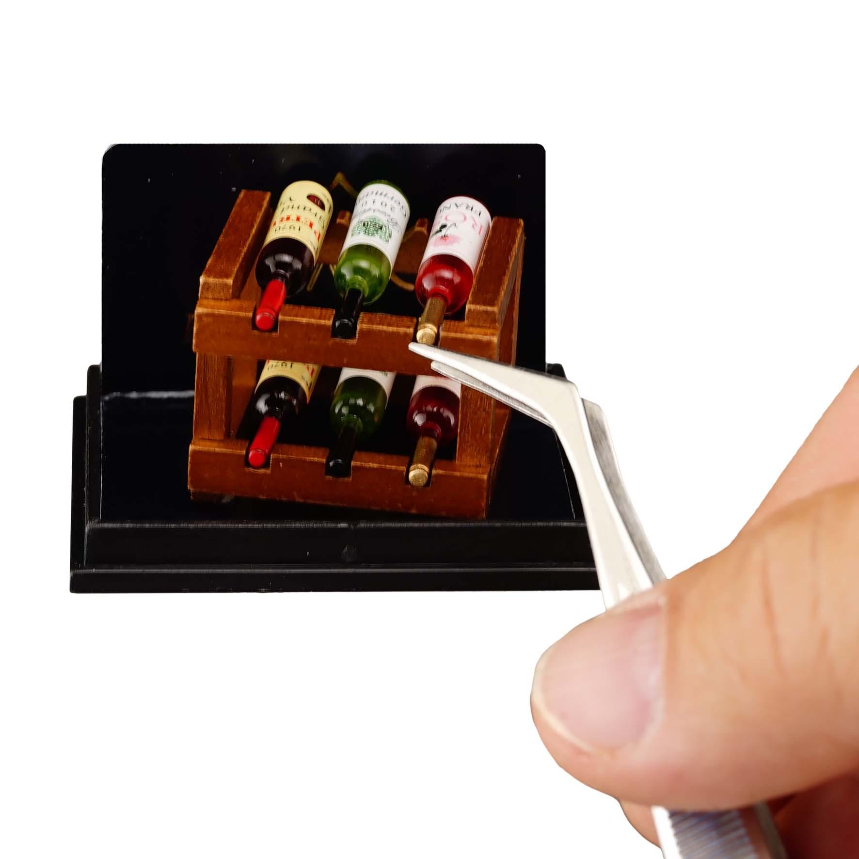 Weinregal aus Holz mit 6 Flaschen Wein