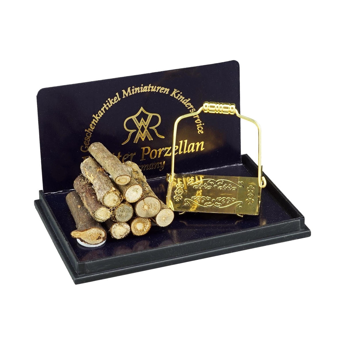 Kaminholz mit goldenem, schön verzierten Holzsammler