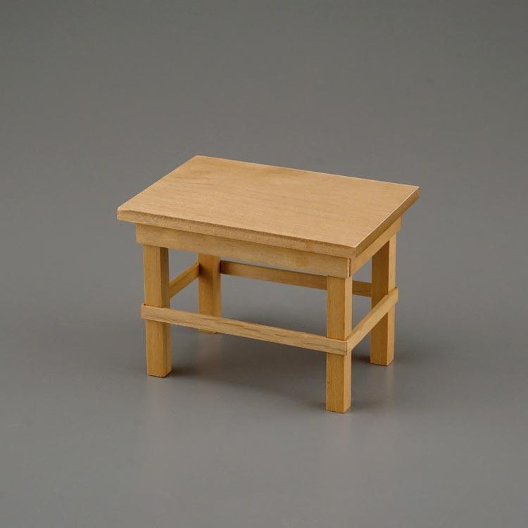 Arbeitstisch aus Holz