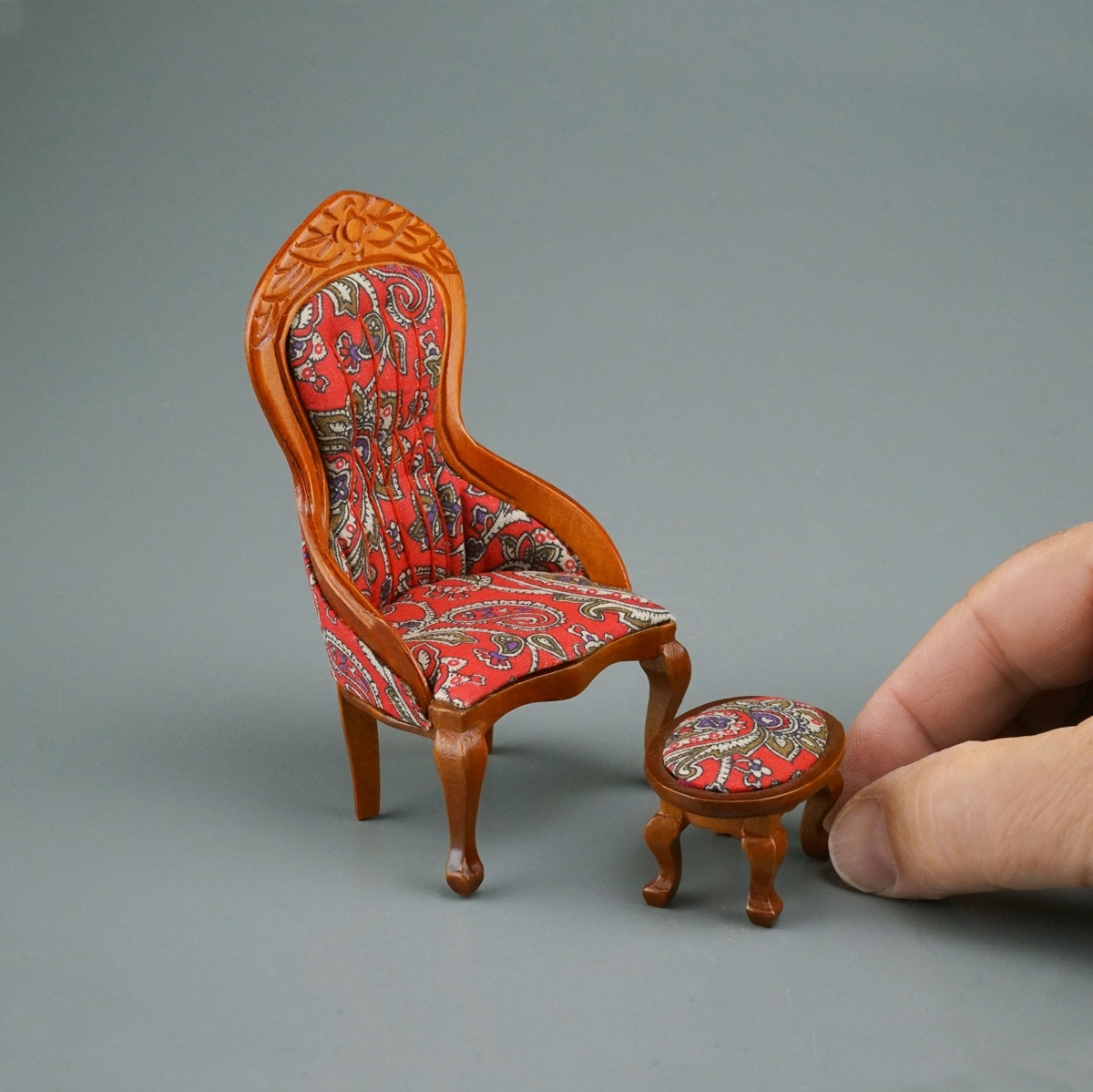 Gepolsterter Hocker / Fußablage rot