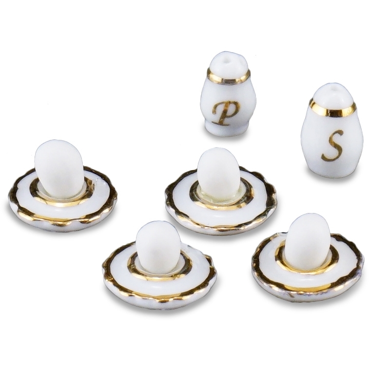 4 Frühstückseier mit Salz und Pfeffer