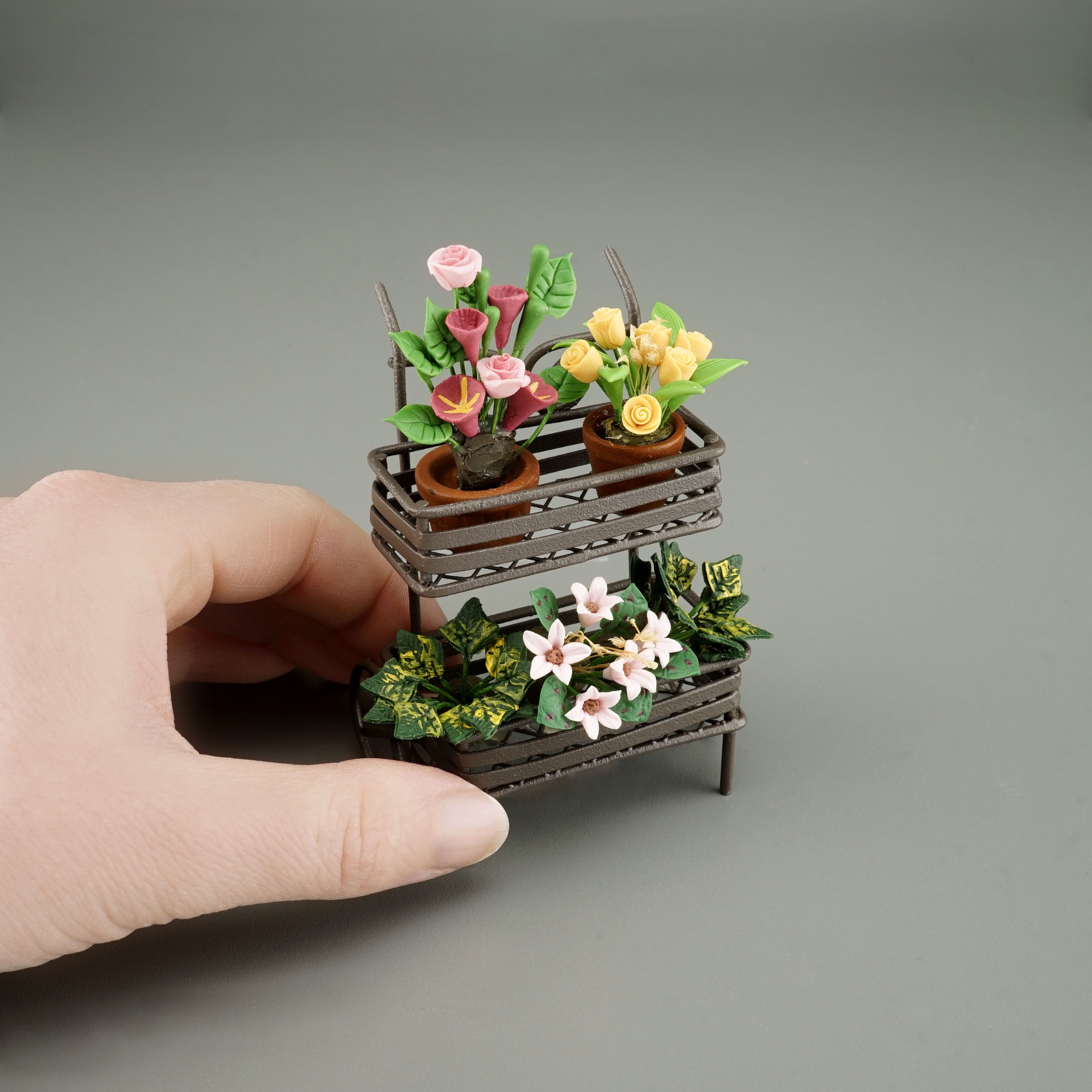 Metall Blumenwagen - mit rosa Blumen und Farn