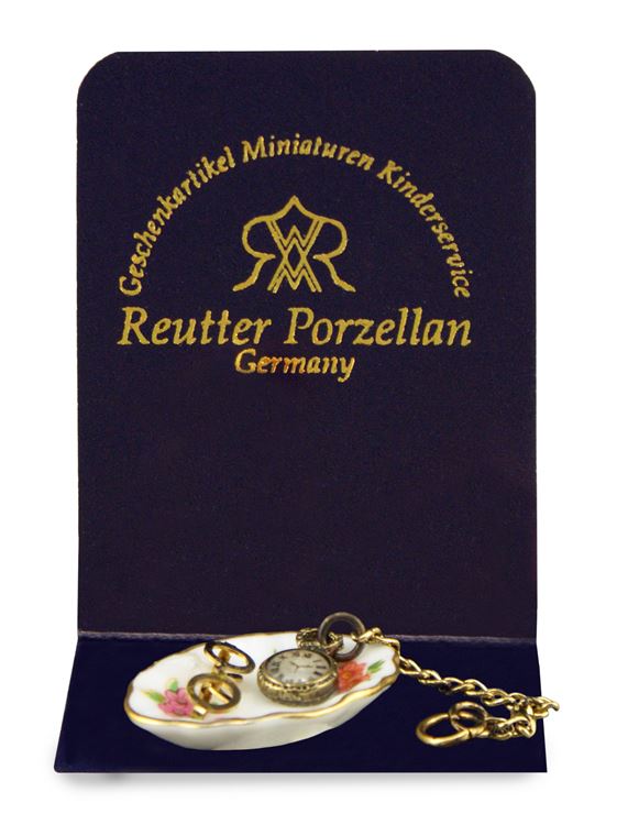 Herrenablage mit Taschenuhr und Brille