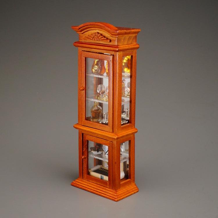 Herrenvitrine aus Holz mit Spirituosen und Zigarren
