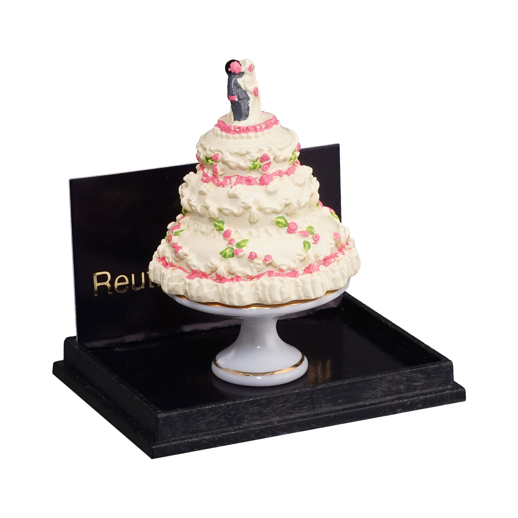 Hochzeitstorte auf Porzellanplatte mit Fuß