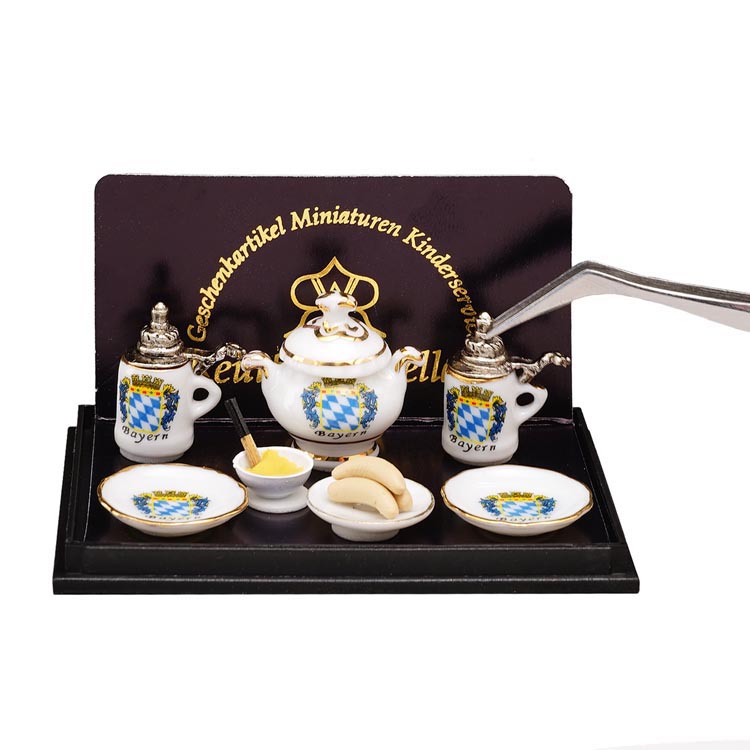 Weisswurstfrühstück mit Senf und Bierkrug