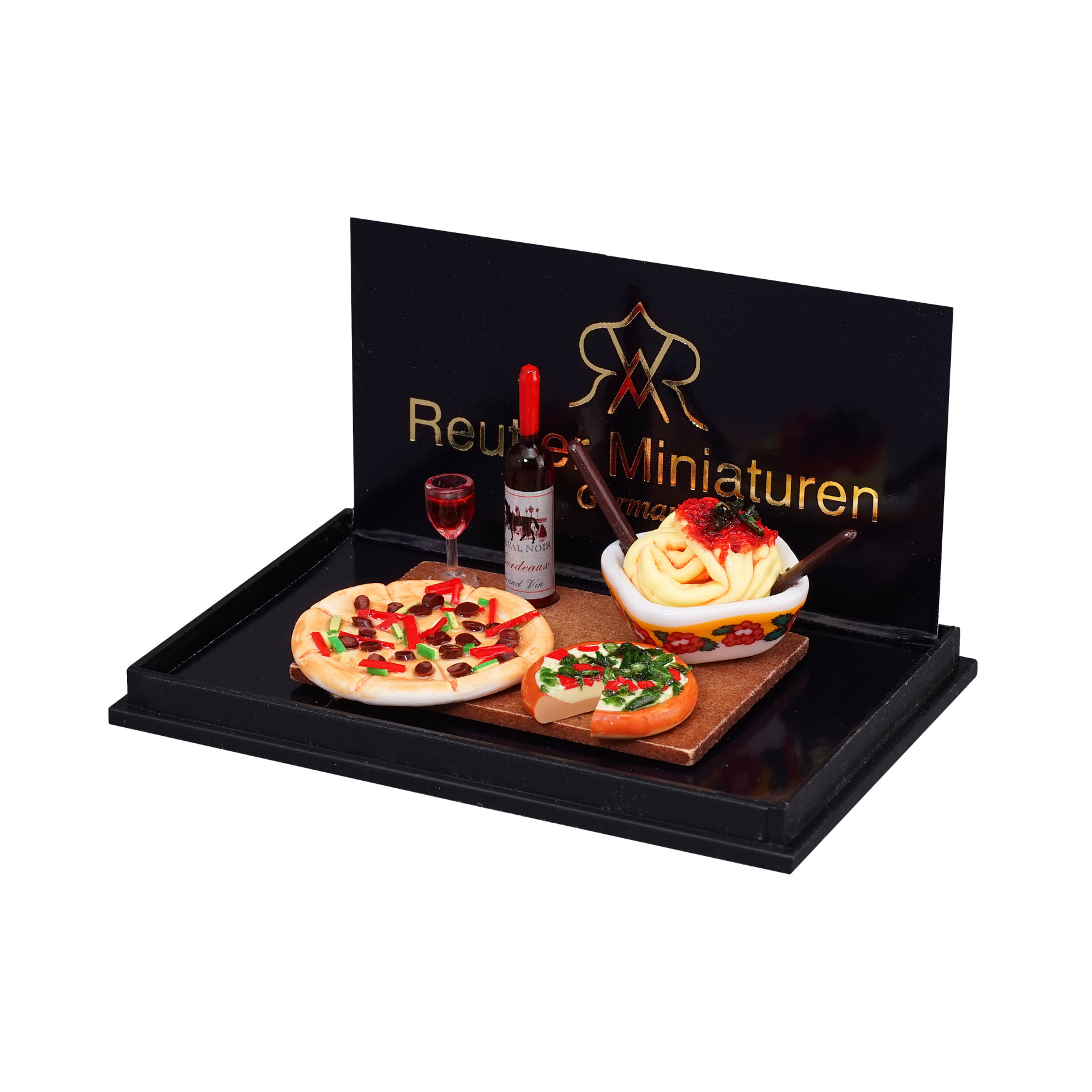 Pizzabrett mit Pasta, Wein und Pizzabrot