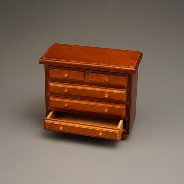 Kommode aus Holz