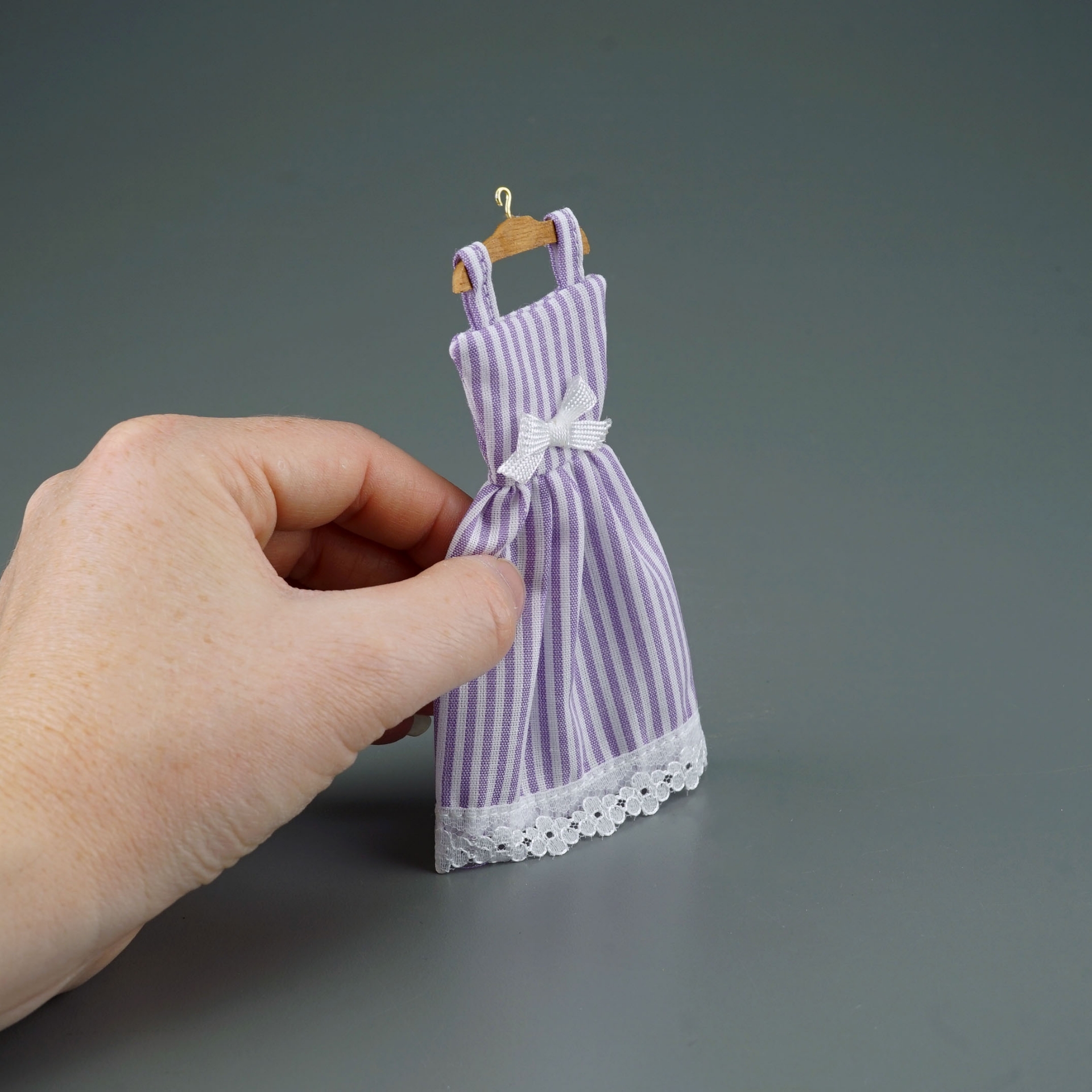 Gestreiftes Kleid